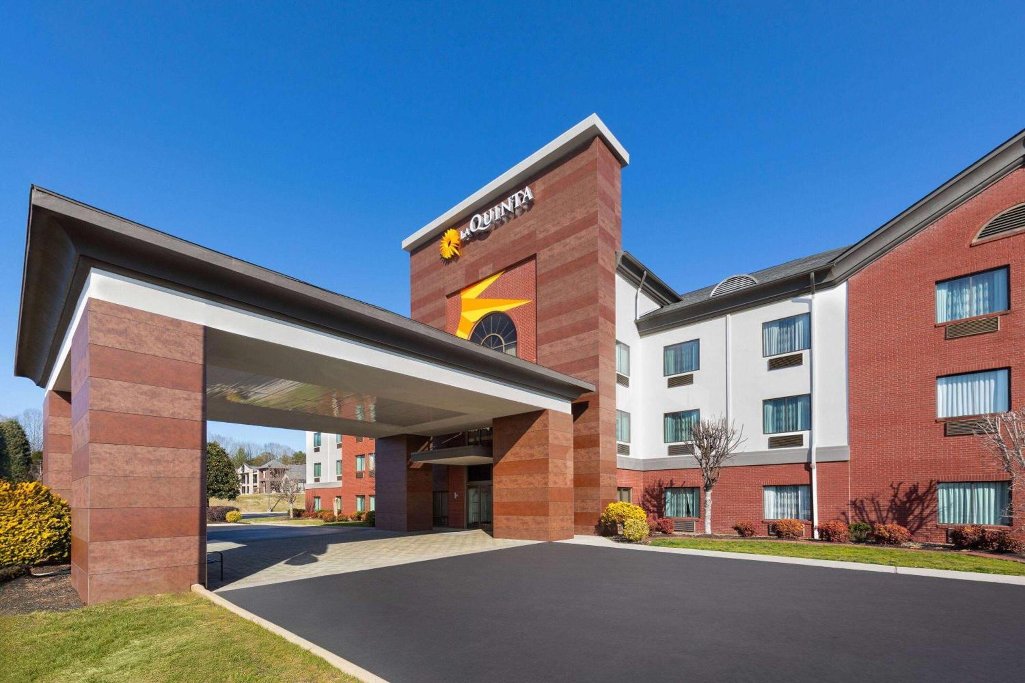 La Quinta By Wyndham Loudon Hotel Exterior photo