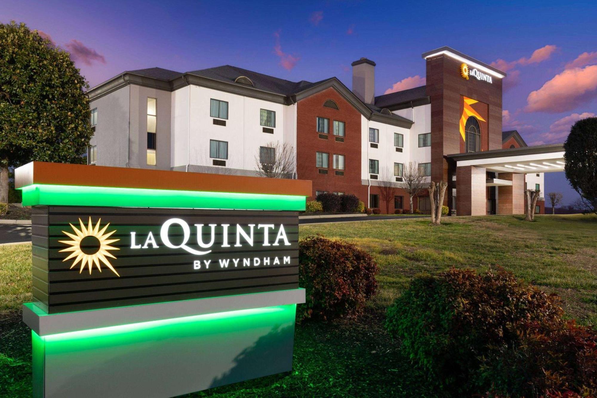La Quinta By Wyndham Loudon Hotel Exterior photo