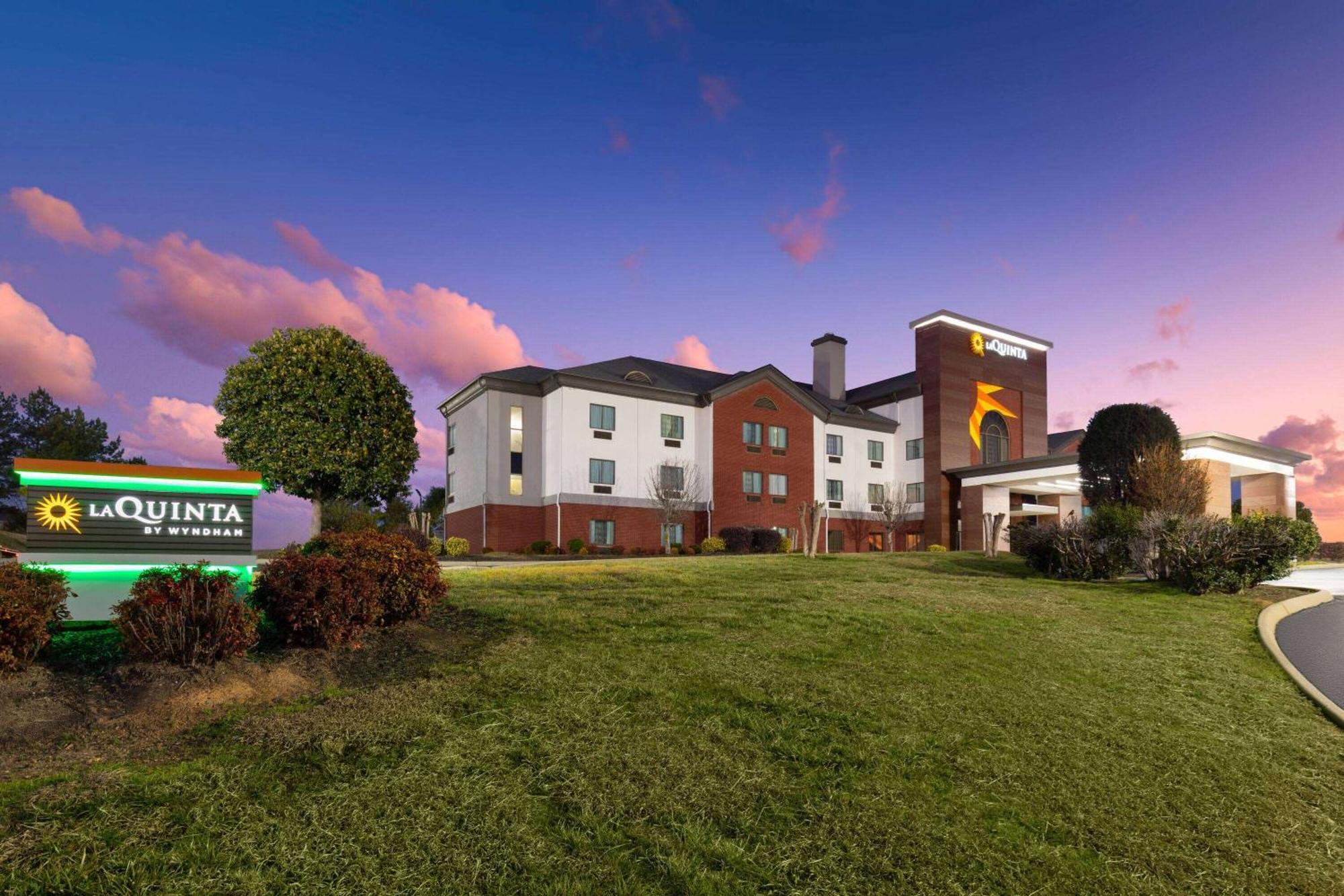 La Quinta By Wyndham Loudon Hotel Exterior photo