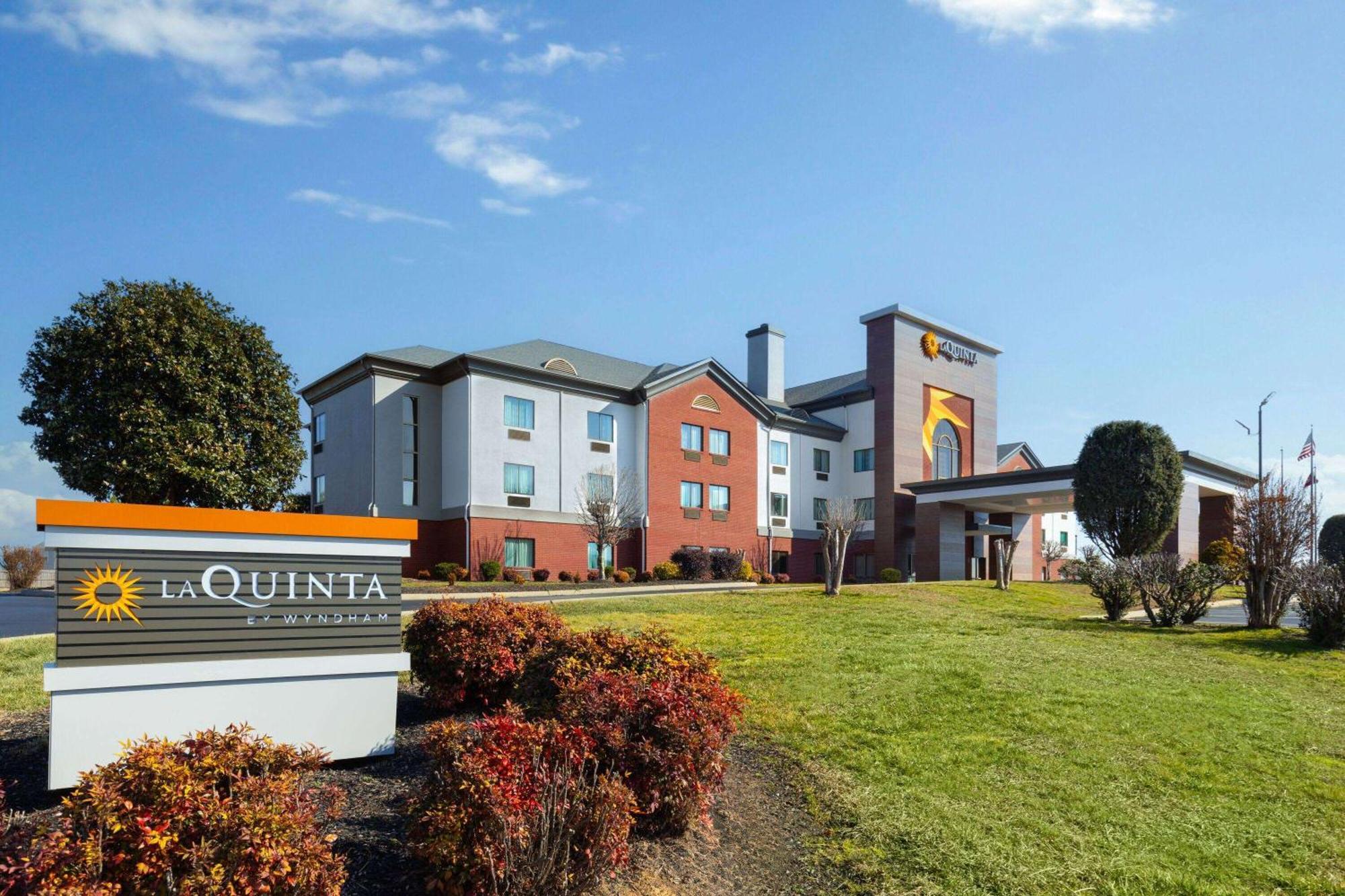 La Quinta By Wyndham Loudon Hotel Exterior photo