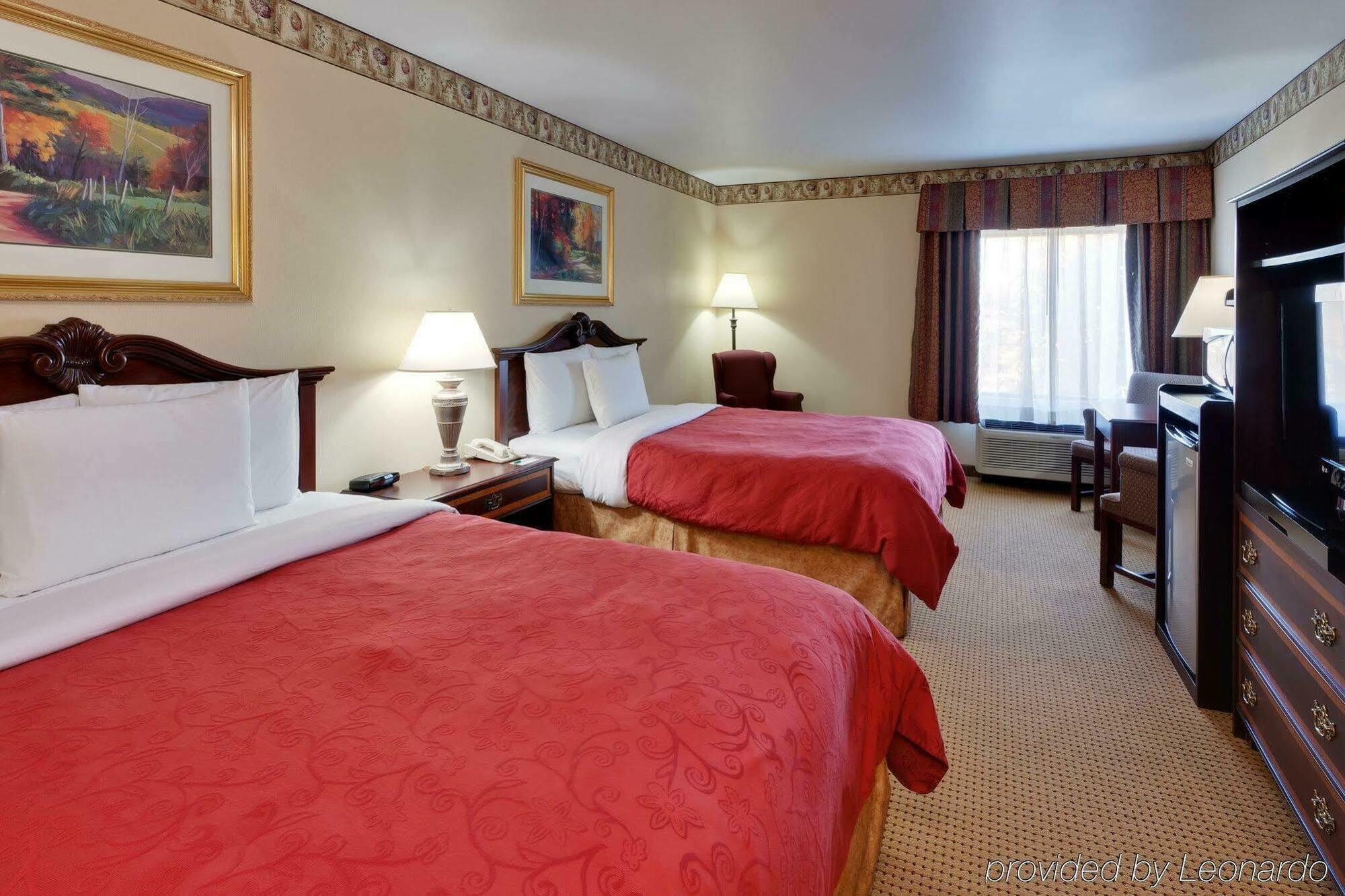 La Quinta By Wyndham Loudon Hotel Exterior photo