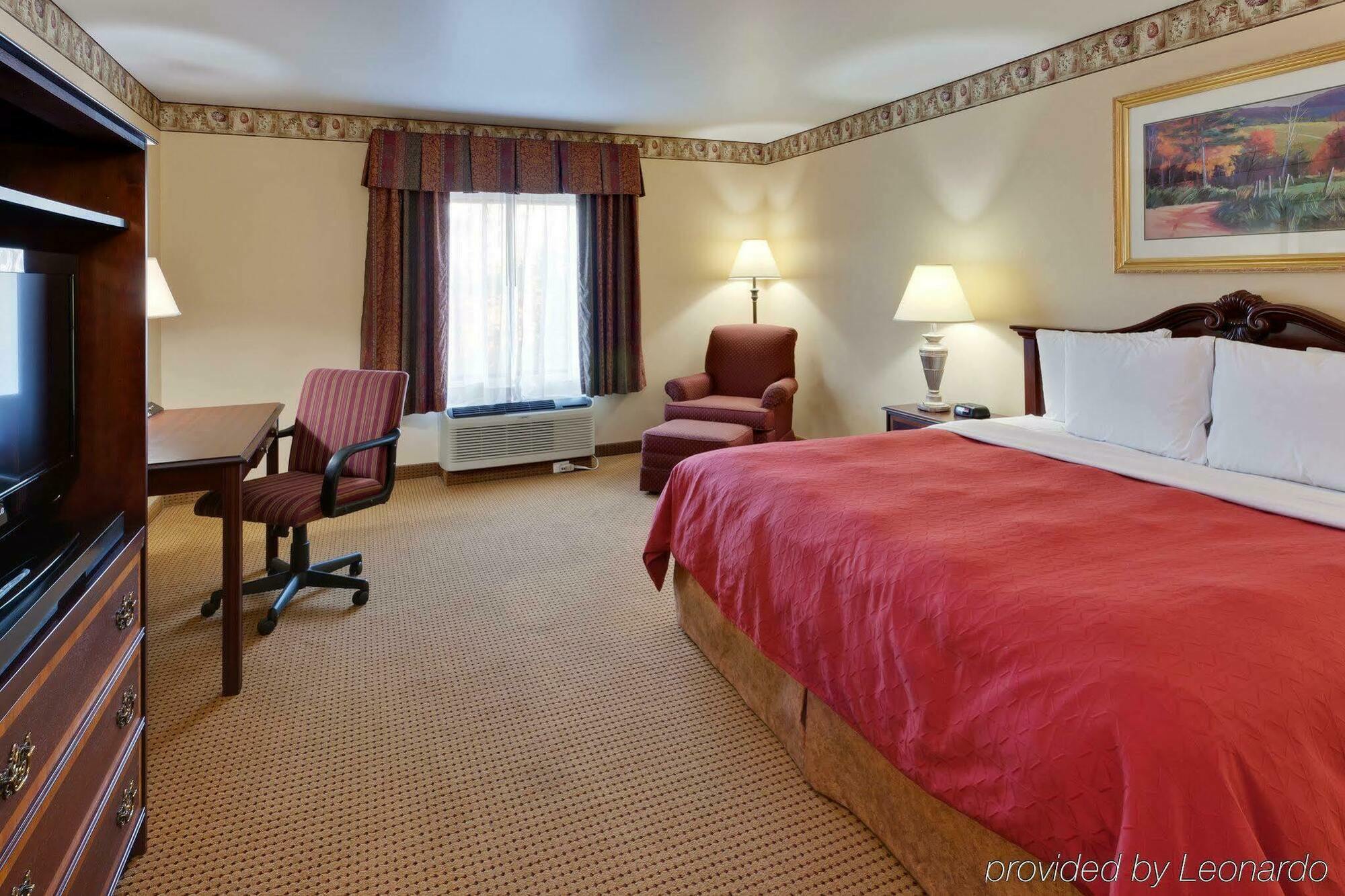 La Quinta By Wyndham Loudon Hotel Exterior photo